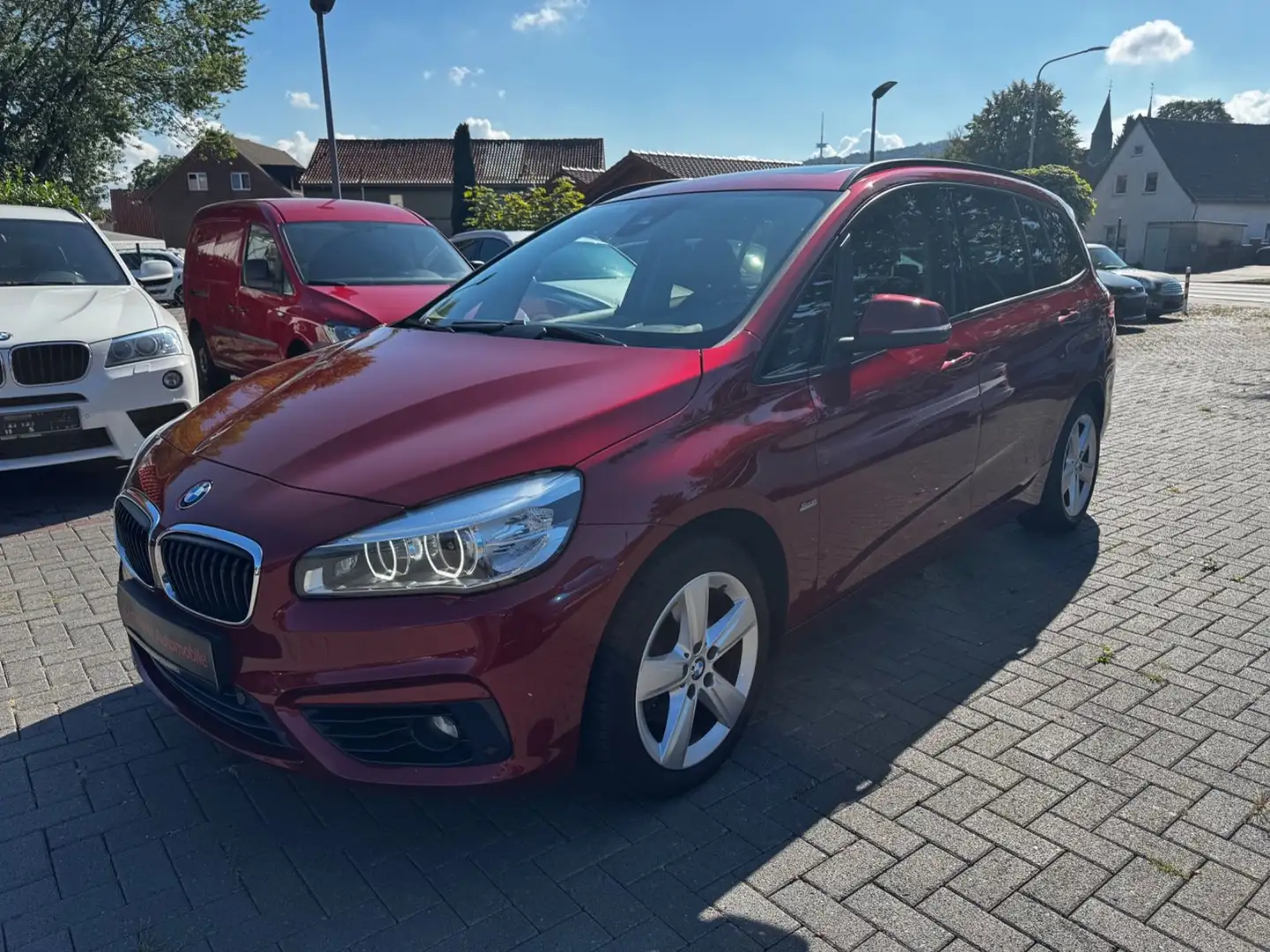 BMW 218 Gran Tourer 218 d Sport Line Navi Pano LED Rouge - 1