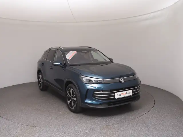 Volkswagen Tiguan view 2