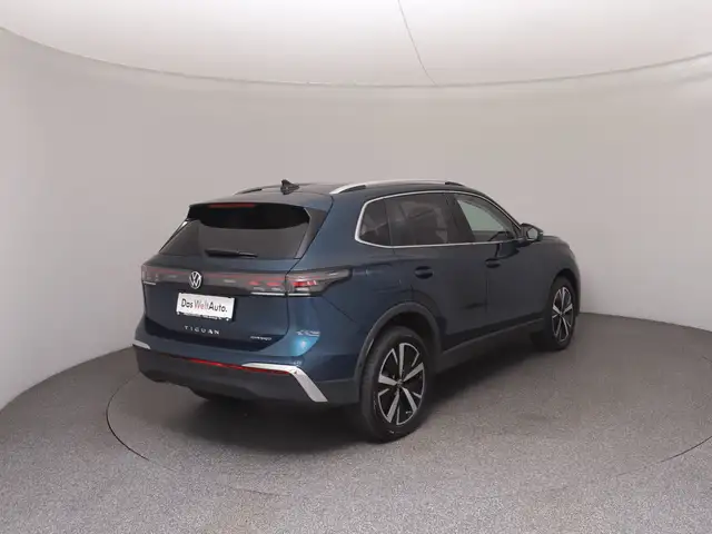 Volkswagen Tiguan view 4