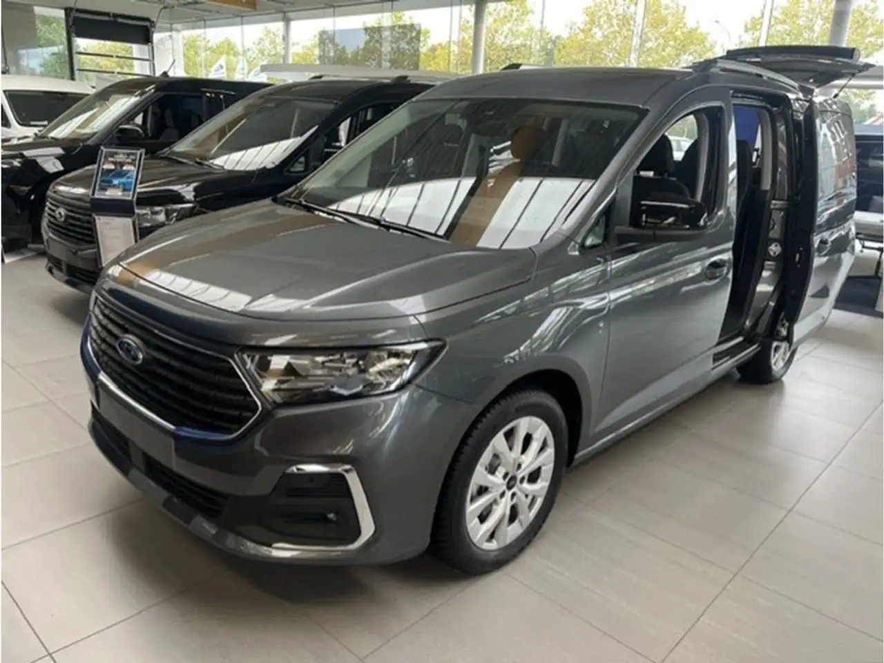 Ford Tourneo Connect Ombouw rolstoelvervoer — photo 1 of 9