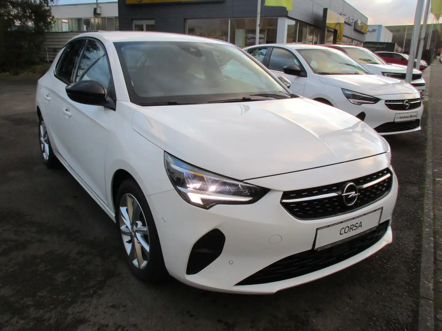 Opel Corsa Elegance 1.2 Turbo *Allwetterreifen + Navi* Weiß - 2