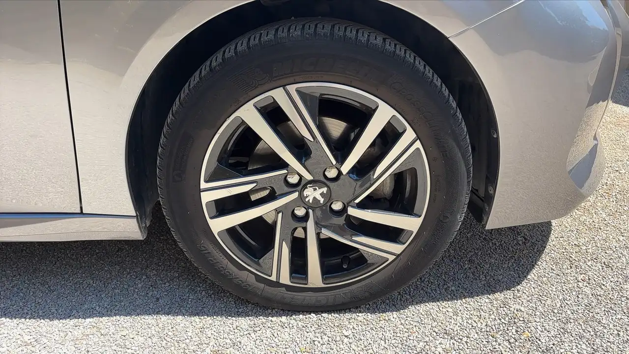 Peugeot 208 208 — photo 17