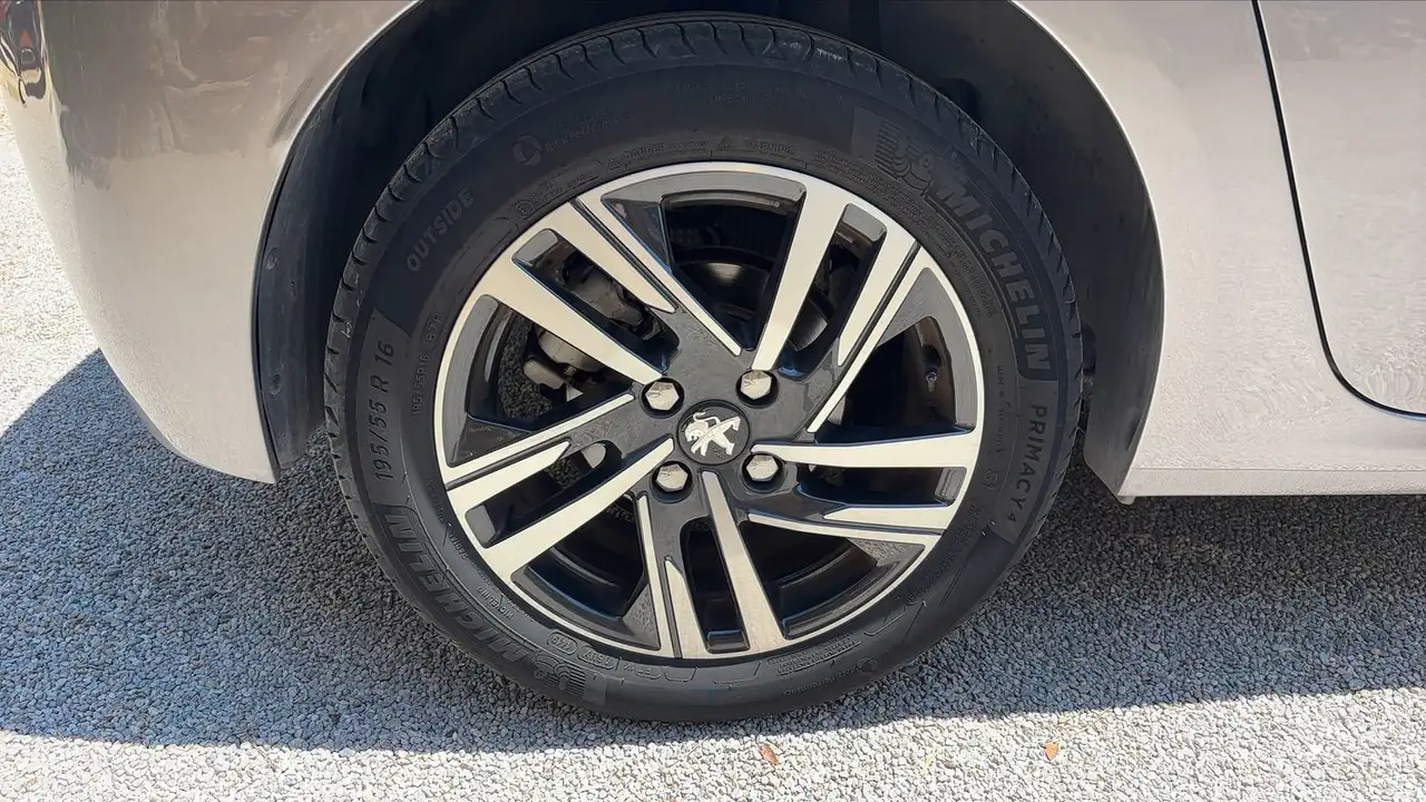 Peugeot 208 208 — photo 16