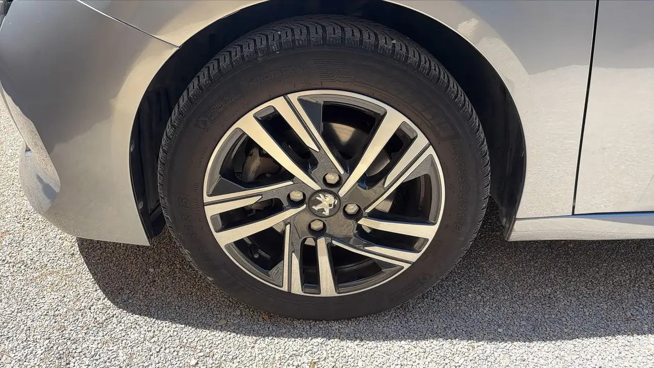 Peugeot 208 208 — photo 18