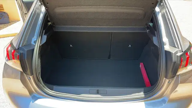 Peugeot 208 view 14