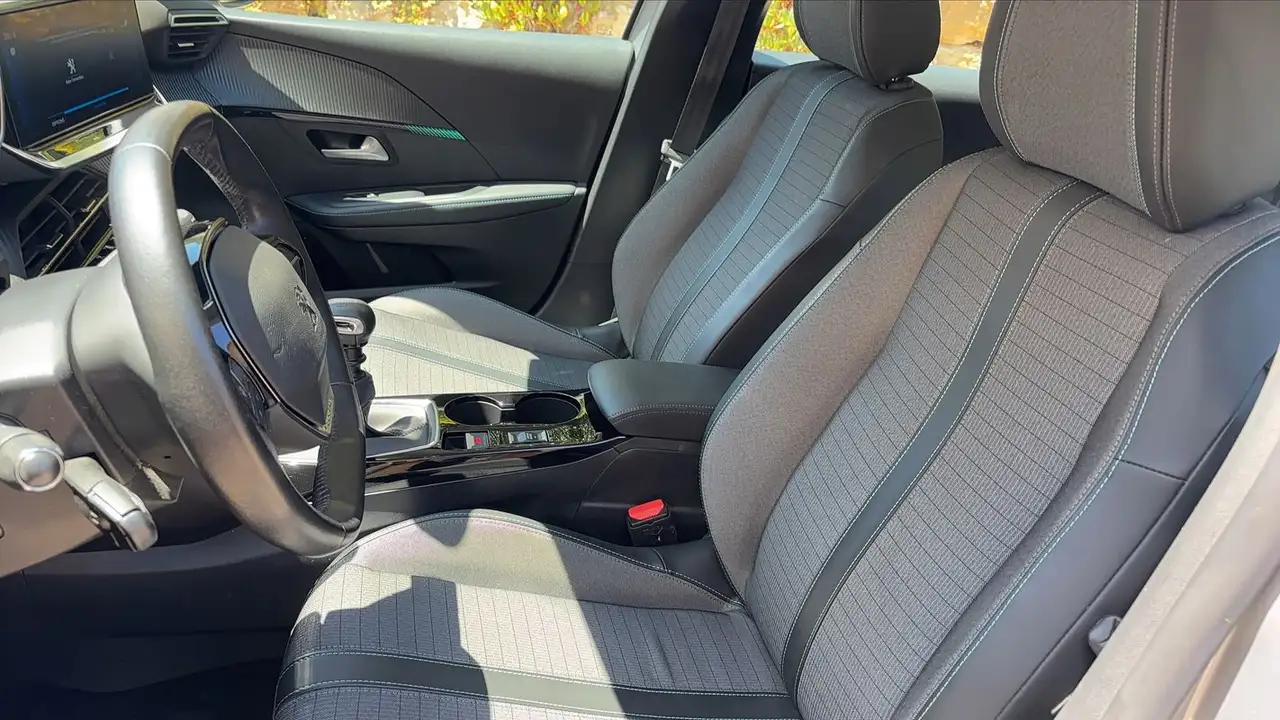 Peugeot 208 208 — photo 25