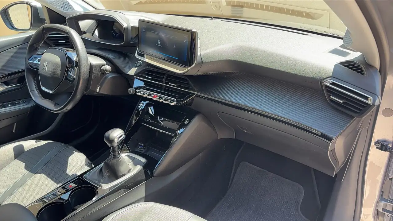 Peugeot 208 208 — photo 10