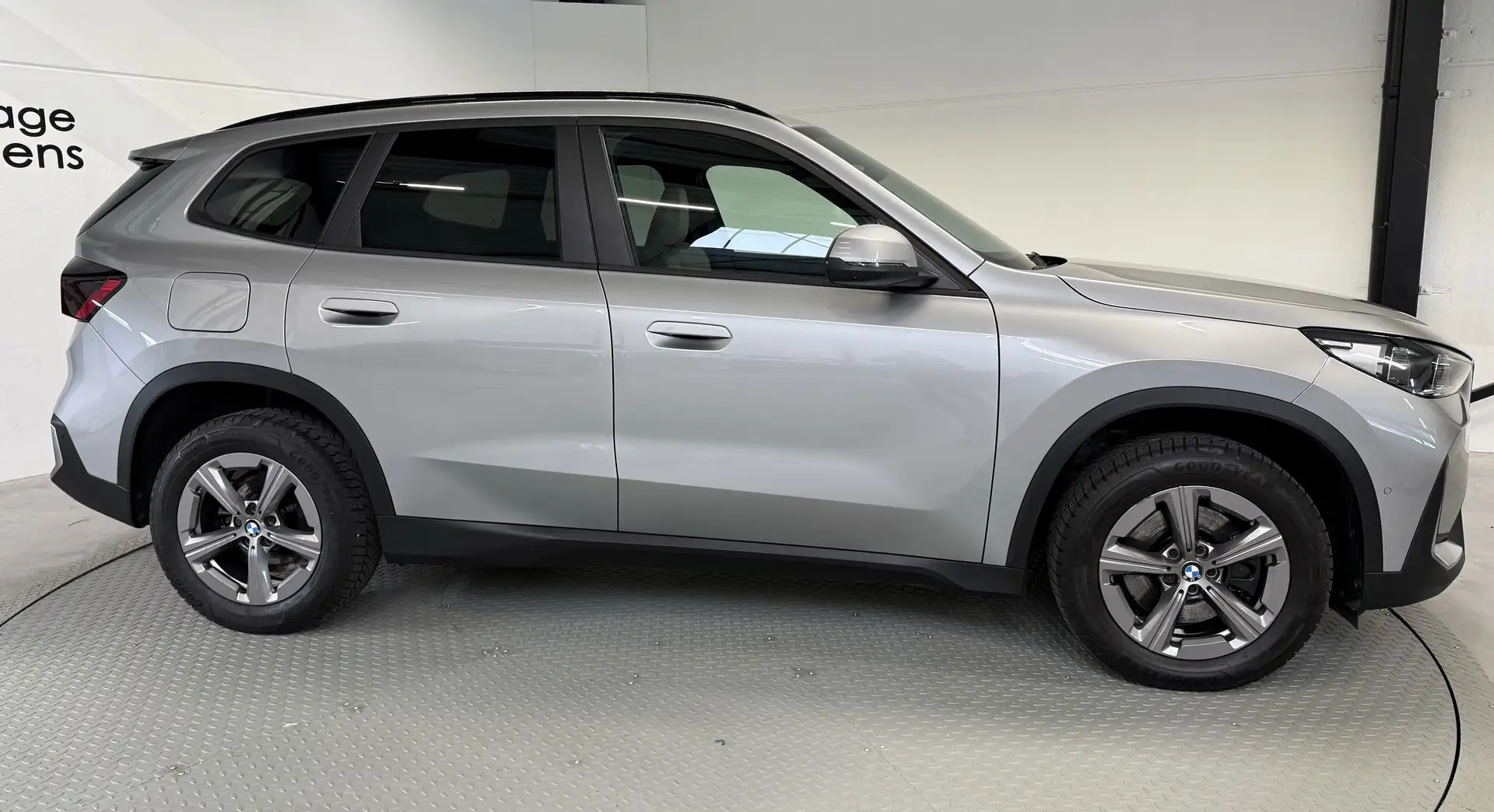 BMW X1 X1 sDrive18i Aut. Grijs - 2