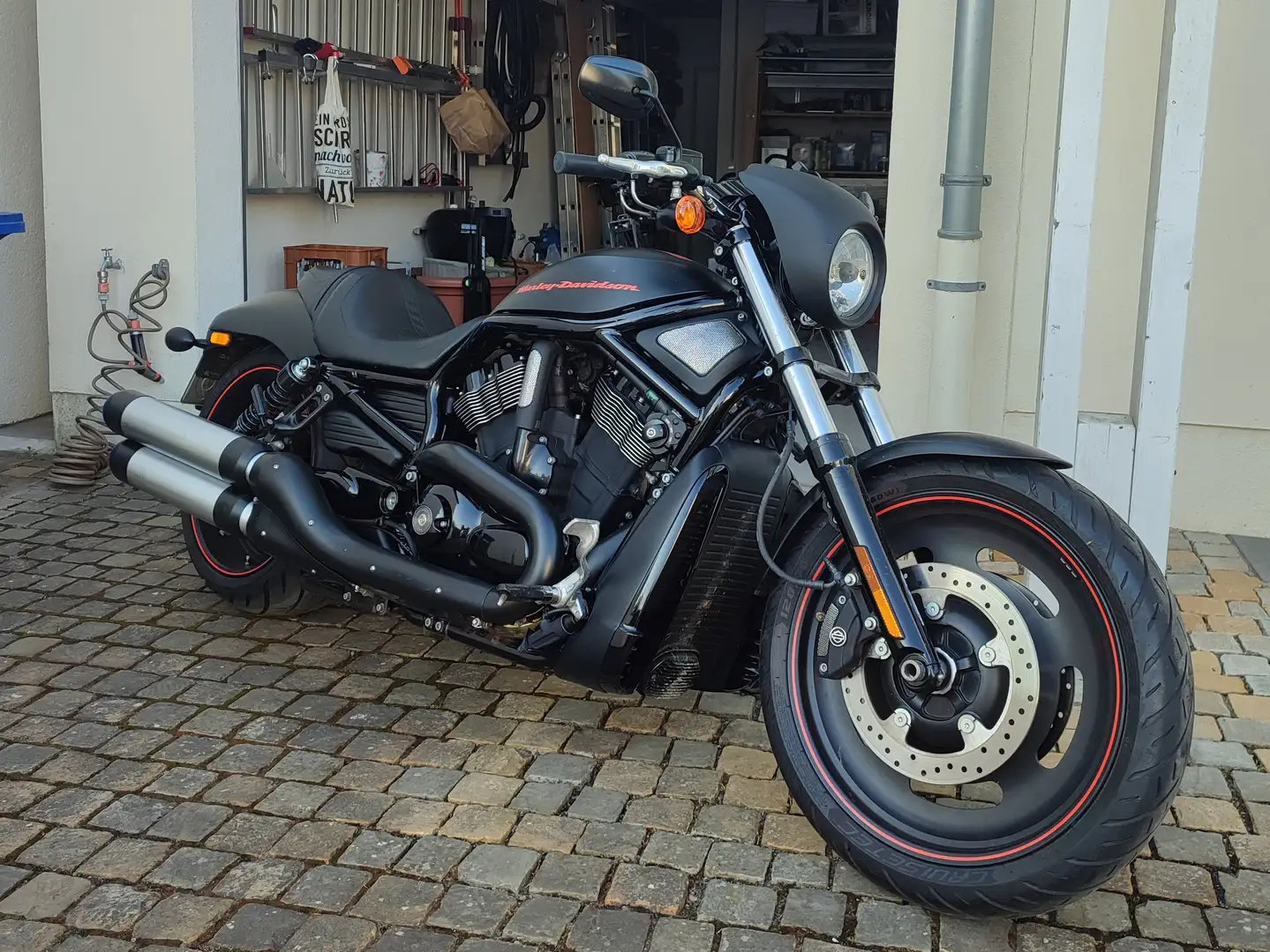 Harley-Davidson Night Rod Special Noir - 2