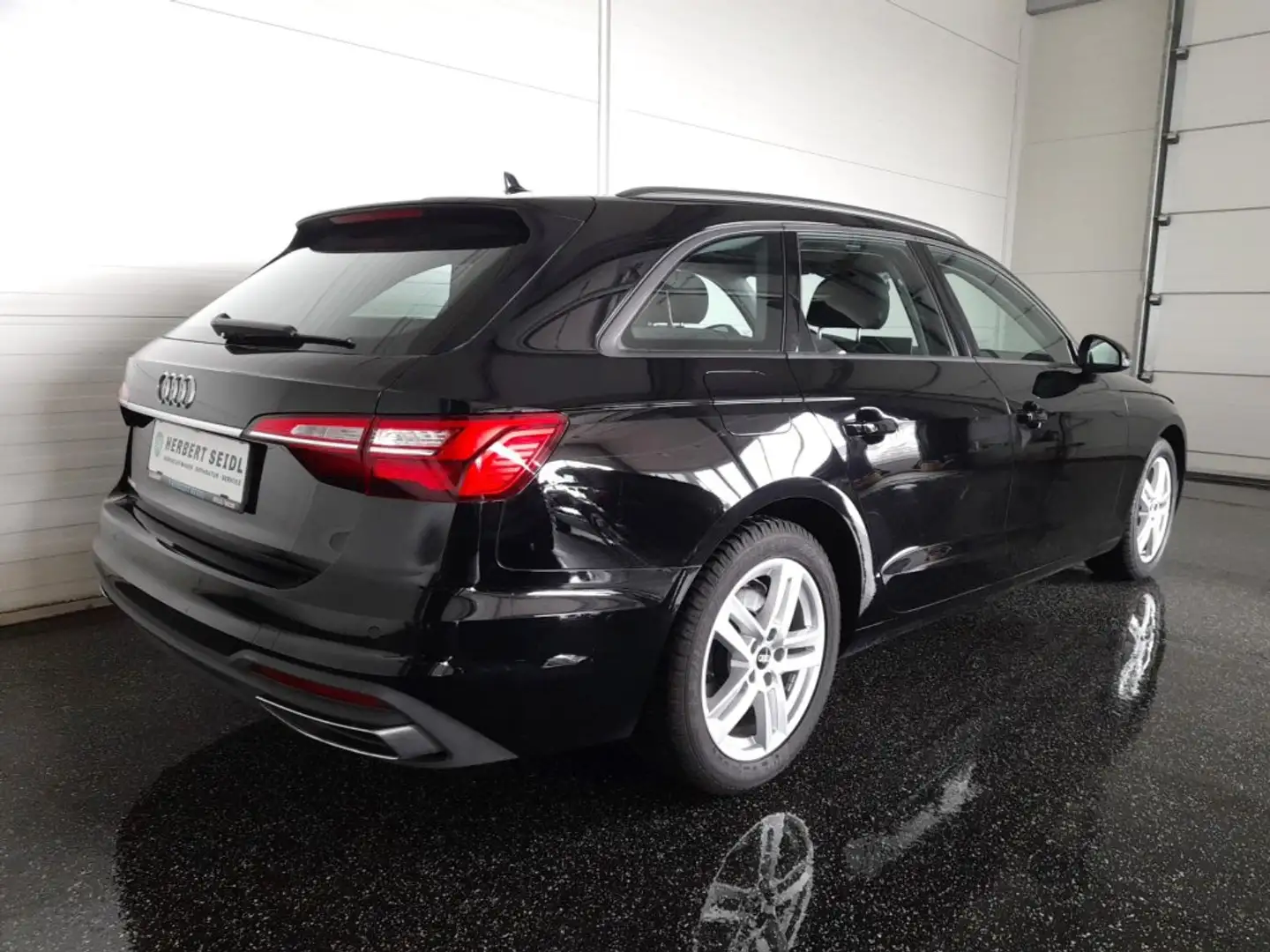 Audi A4 Avant 35 TDI S-tr. *LED & FERNLICHTASSIST / NAVI / SPORTSITZE MIT MASSAGE / TEMPOMAT / PDC VO & HI* Noir - 2