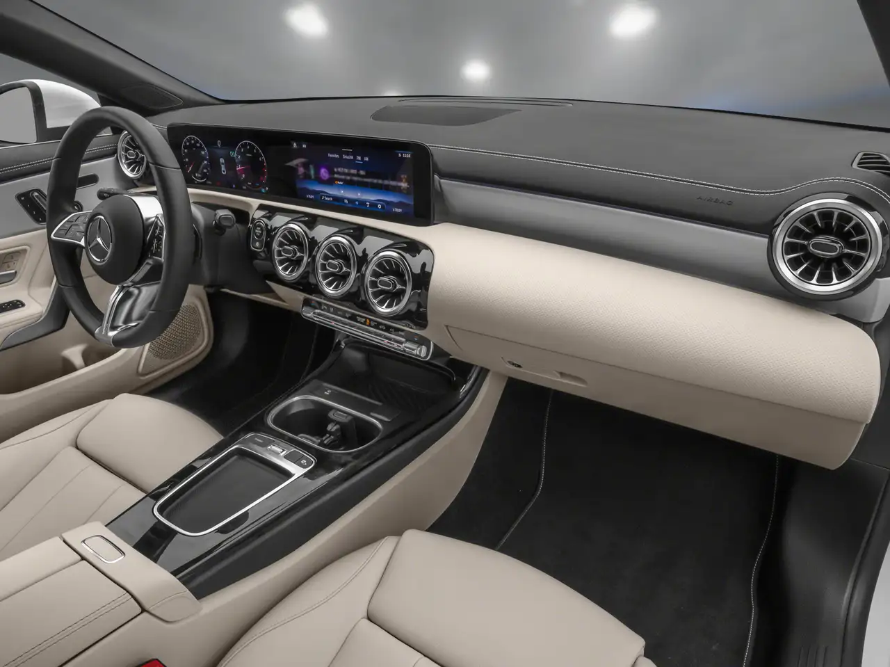 Mercedes-Benz CLA снимка Mercedes-Benz CLA