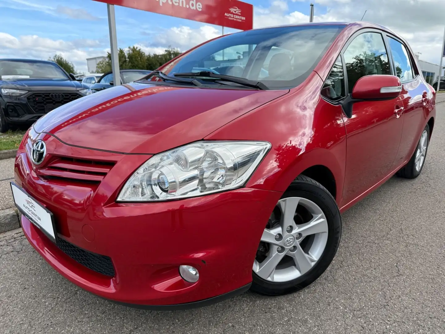 Toyota Auris 1,6-l-Valvematic Travel*KAMERA*NAVI Rot - 1