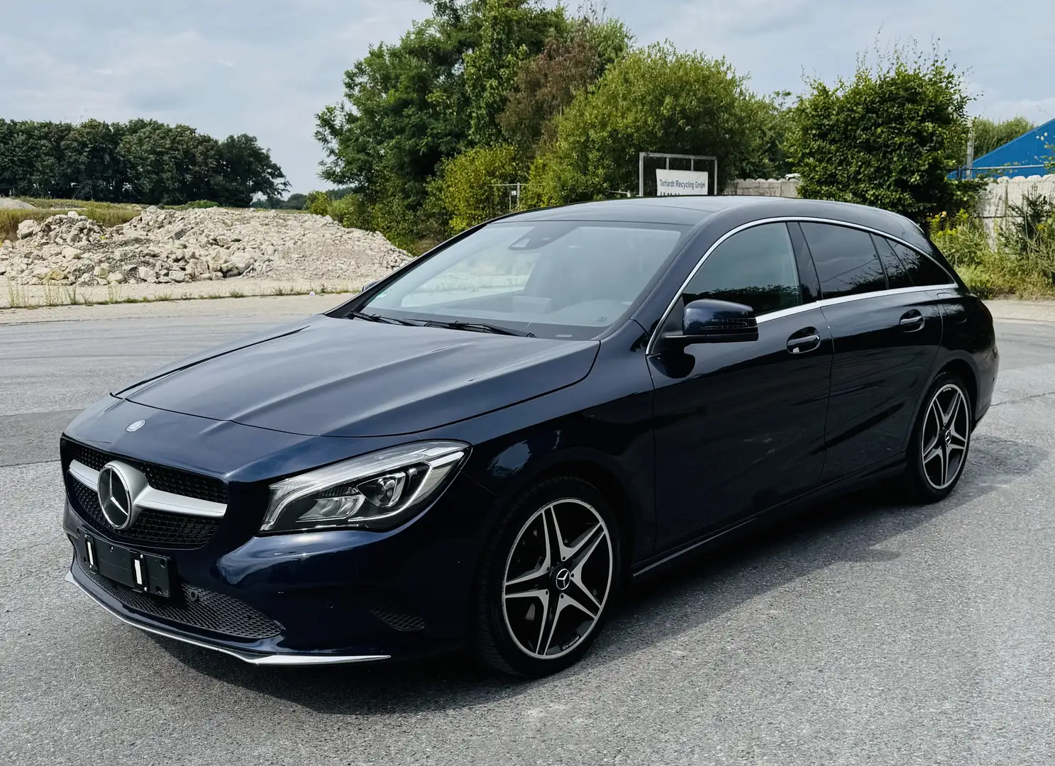 Mercedes-Benz CLA 220 Shooting Brake d 4Matic 7G-DCT Blau - 2