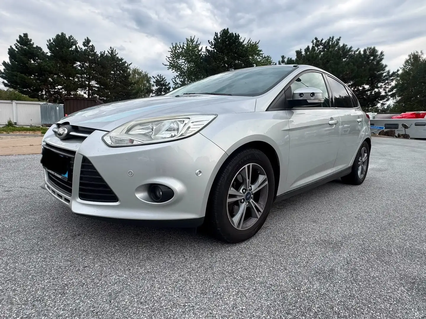 Ford Focus Traveller Van Ambiente 1,0 EcoBoost Silber - 1