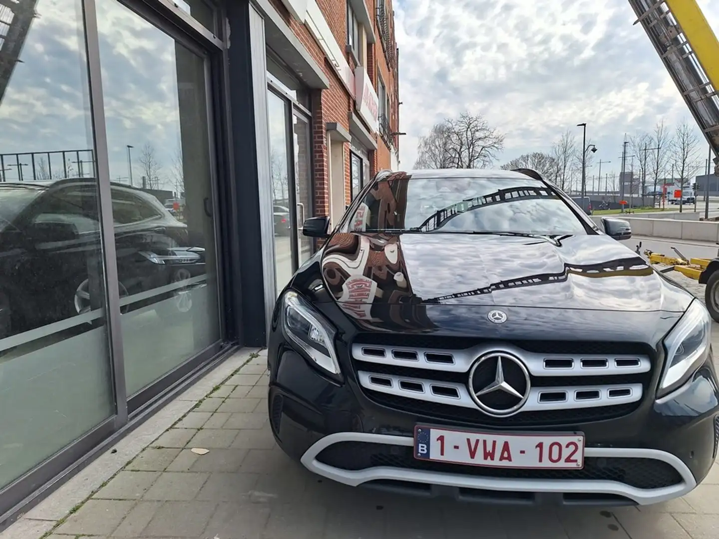 Mercedes-Benz GLA 200 D/ Business Solution Plus/ Afneembare trekhaak/ Negro - 2