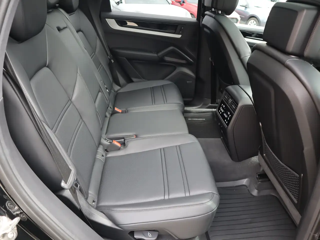 Porsche Cayenne снимка Porsche Cayenne