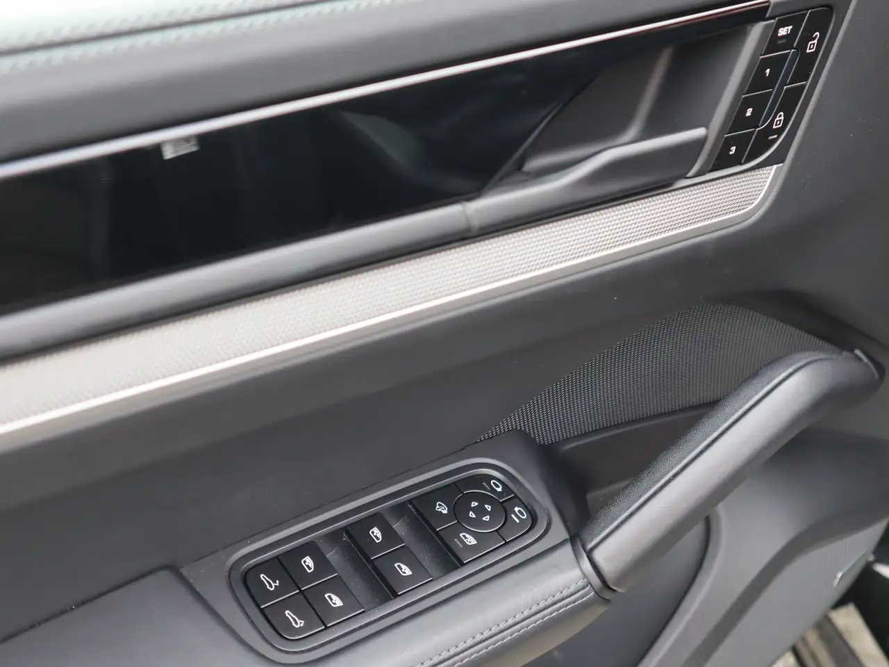 Porsche Cayenne снимка Porsche Cayenne