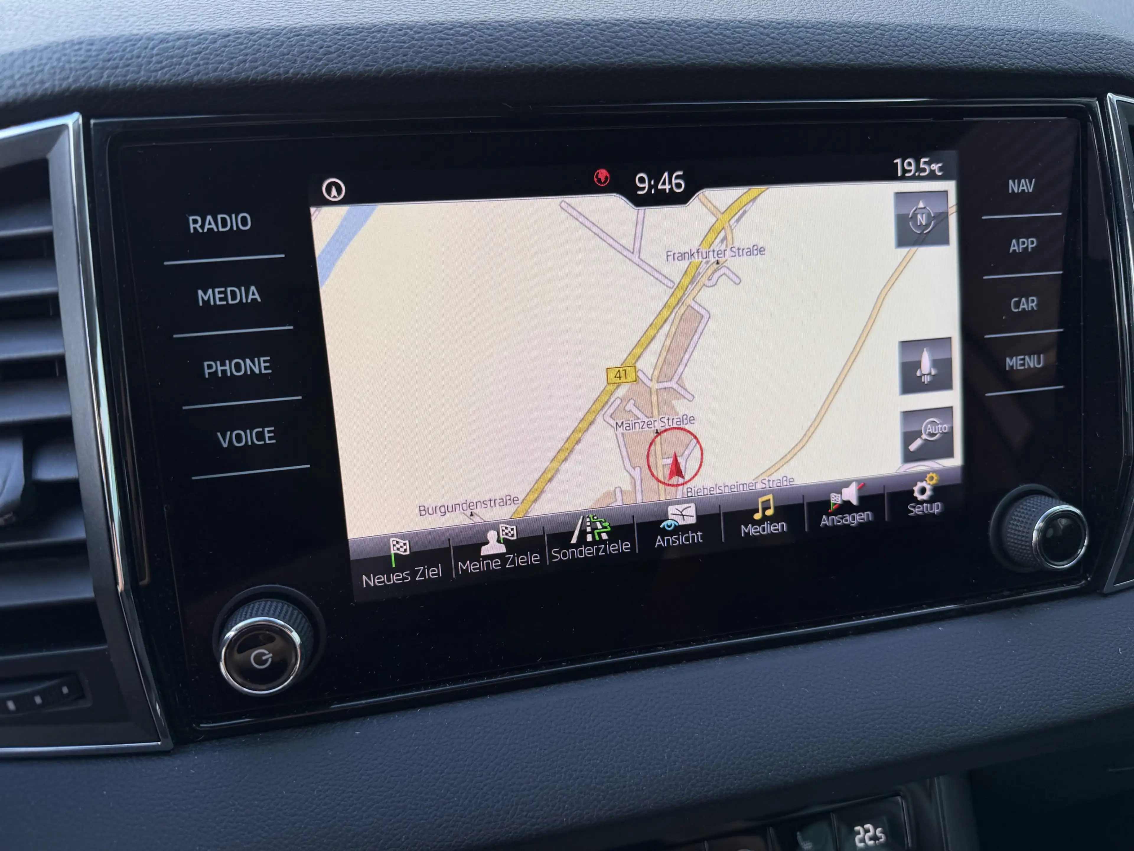 Skoda Karoq Style+DSG+SITZHEIZUNG+NAVI+PDC+CARPLAY+1.H — photo 18