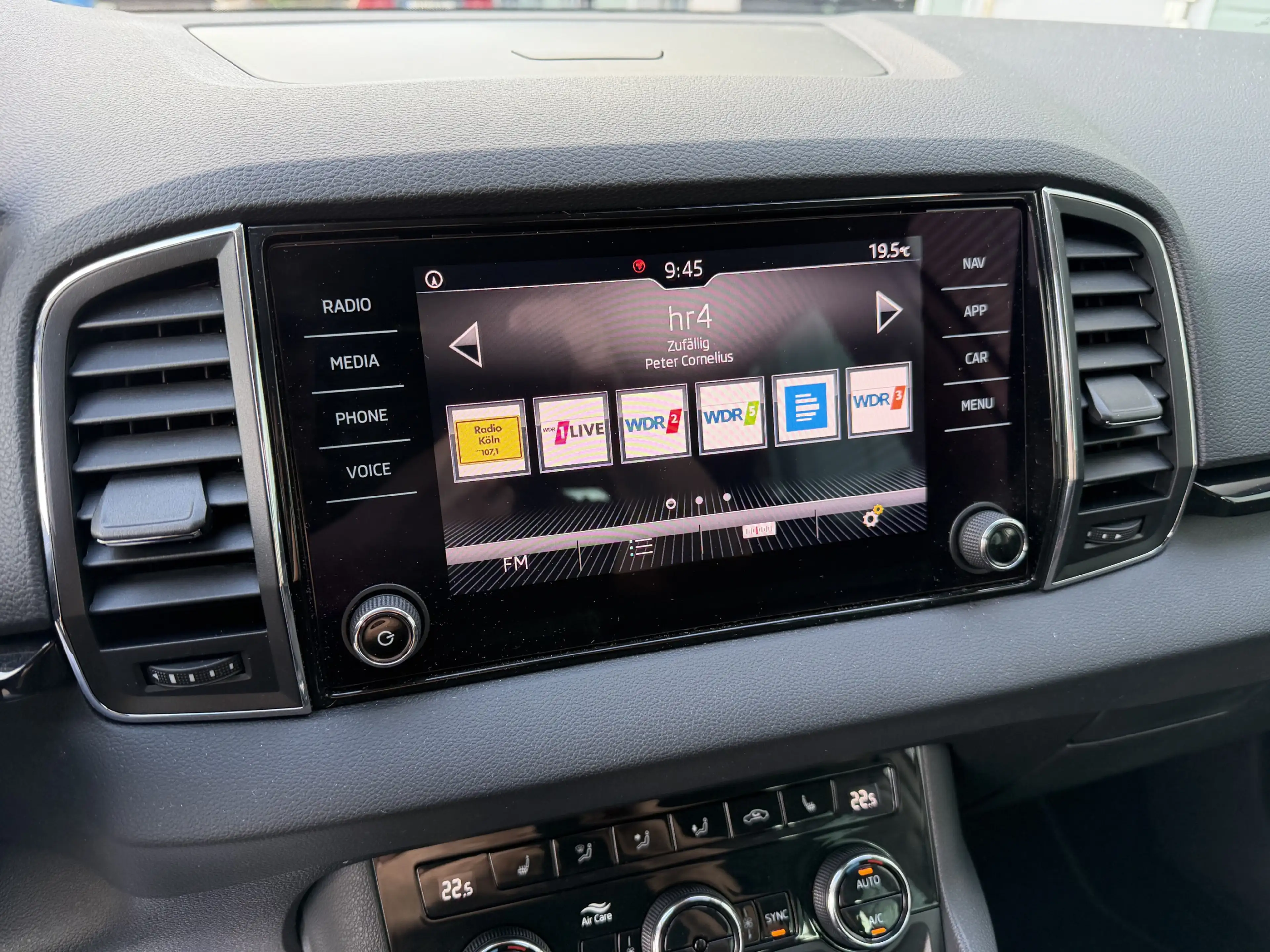 Skoda Karoq Style+DSG+SITZHEIZUNG+NAVI+PDC+CARPLAY+1.H — photo 13
