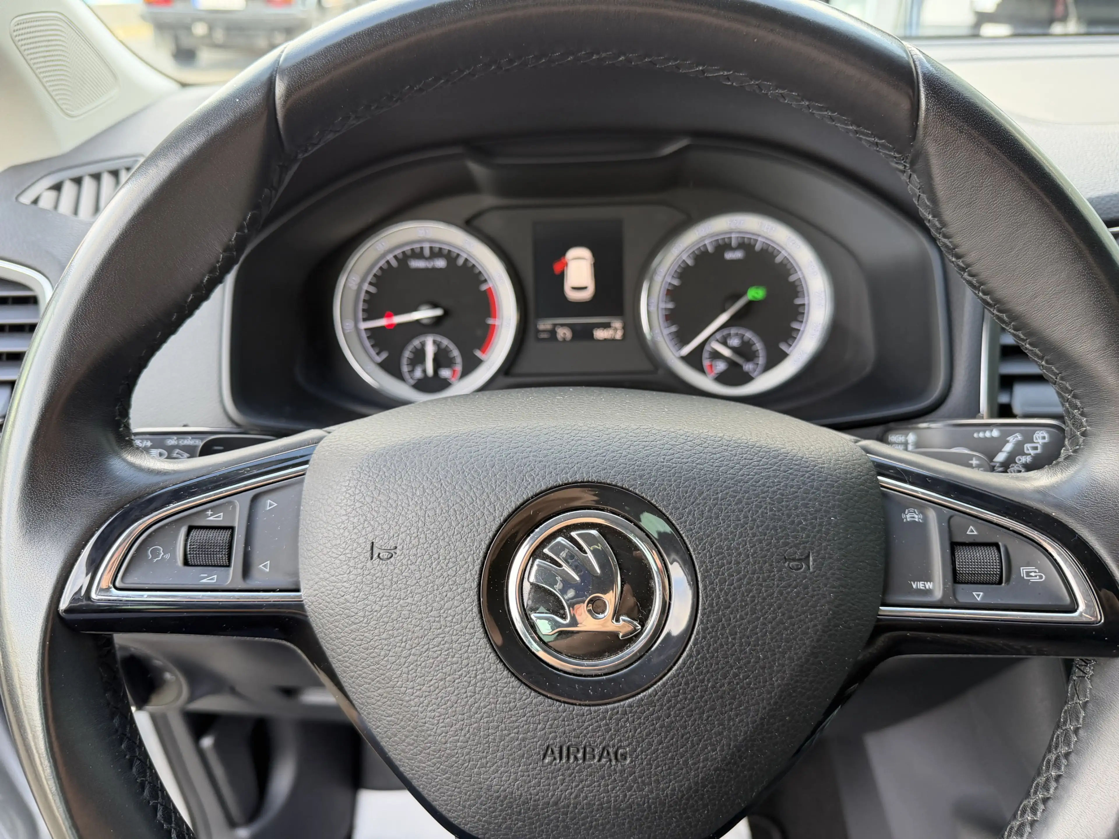 Skoda Karoq Style+DSG+SITZHEIZUNG+NAVI+PDC+CARPLAY+1.H — photo 10