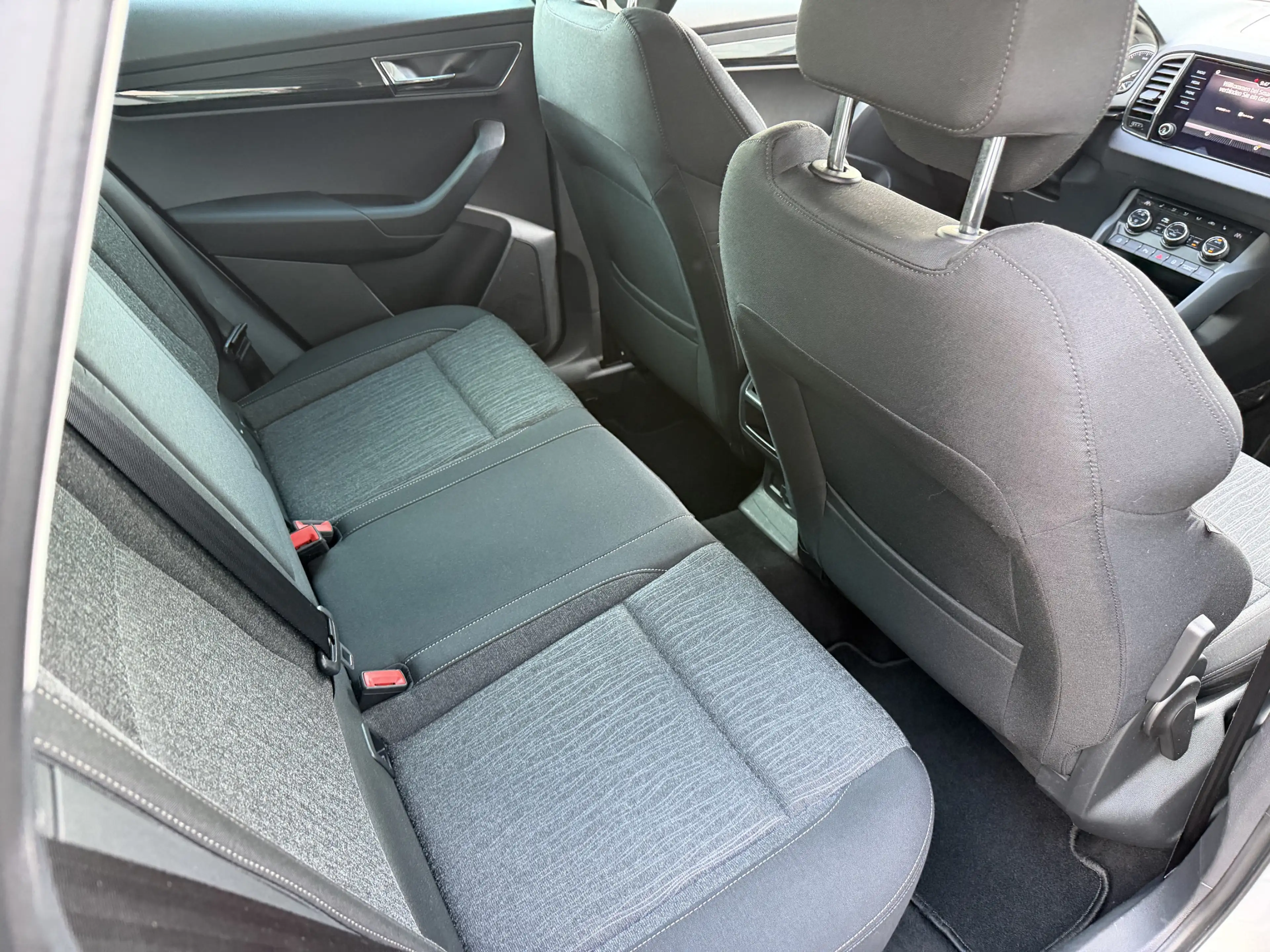 Skoda Karoq Style+DSG+SITZHEIZUNG+NAVI+PDC+CARPLAY+1.H — photo 24