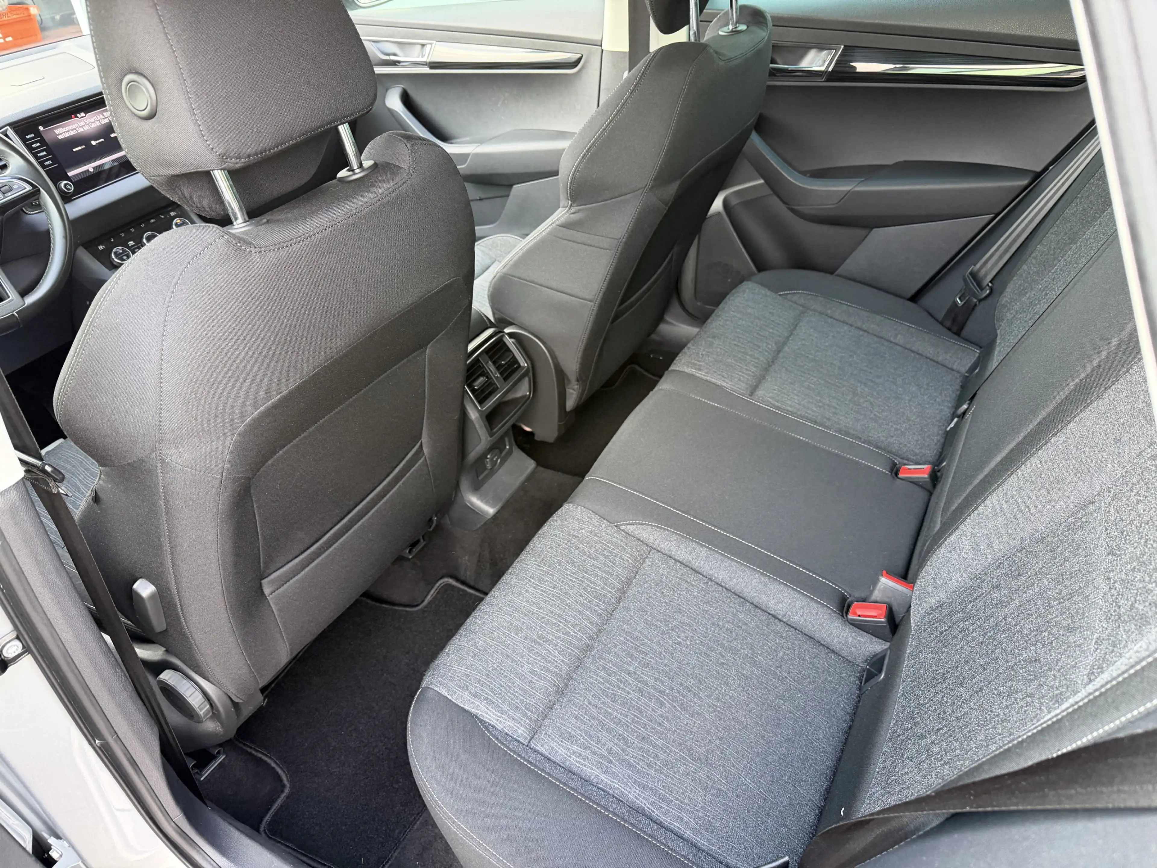 Skoda Karoq Style+DSG+SITZHEIZUNG+NAVI+PDC+CARPLAY+1.H — photo 20