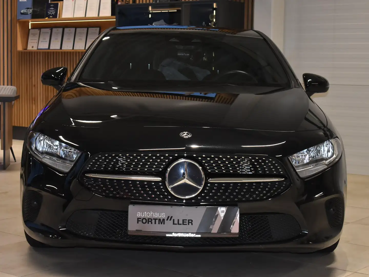 Mercedes-Benz A 180 A 180 d Aut. Schwarz - 2