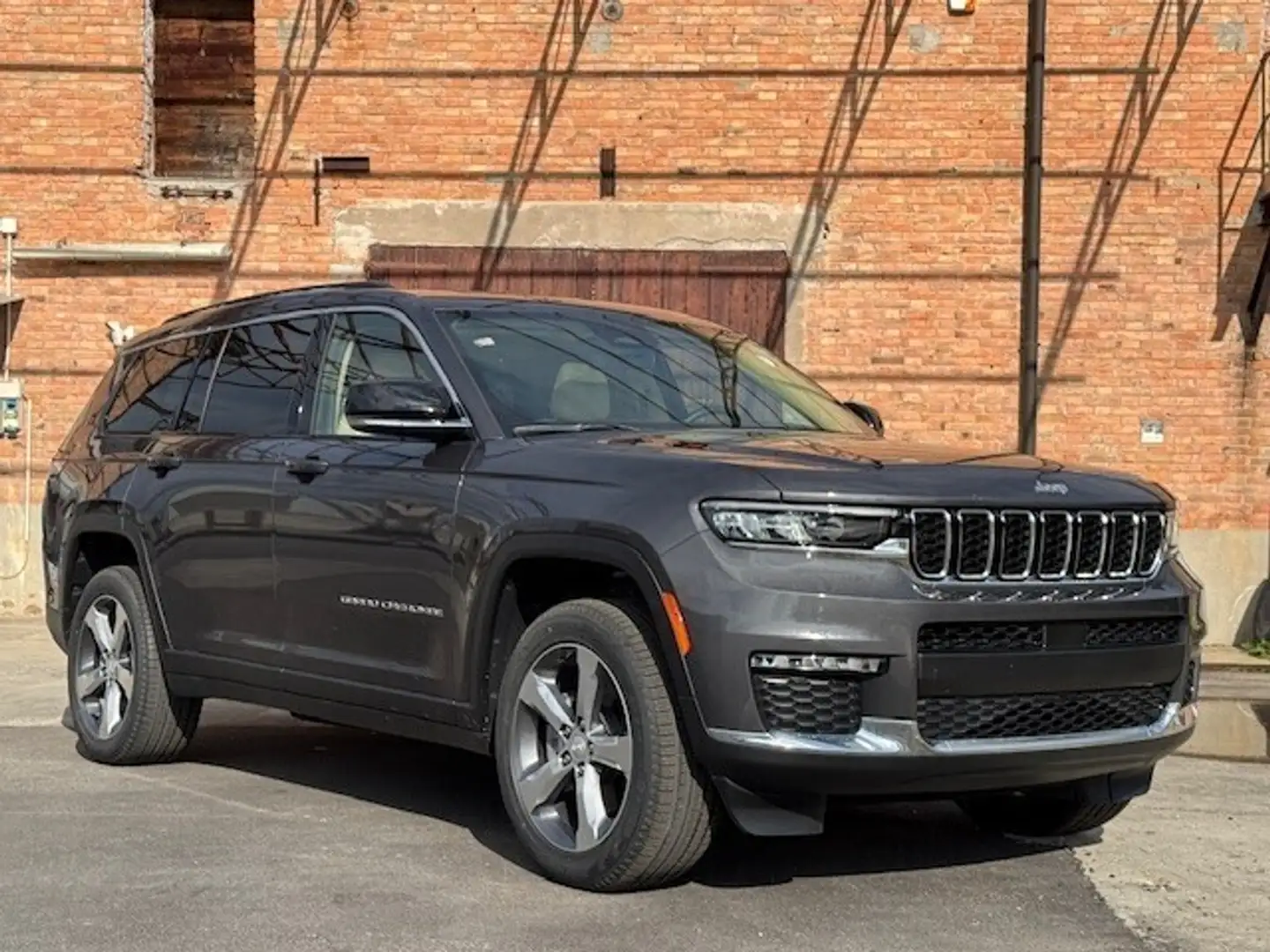 Jeep Grand Cherokee LIMITED L 3.6 V6 Šedá - 2