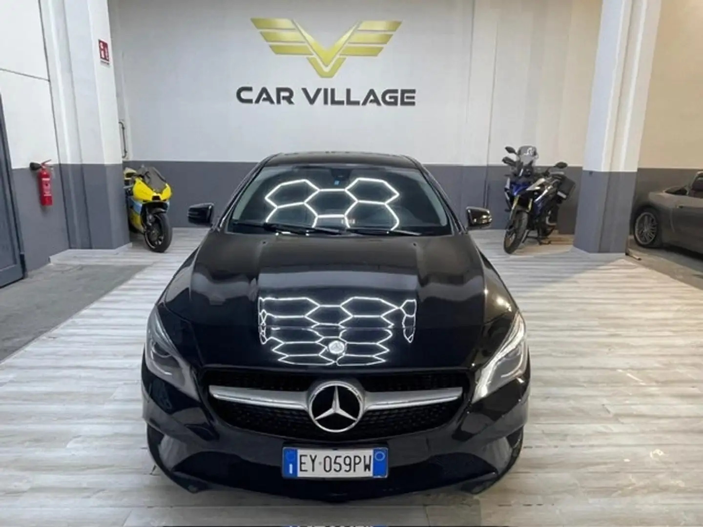 Mercedes-Benz CLA 200 CLA 200 CDI Sport Schwarz - 1