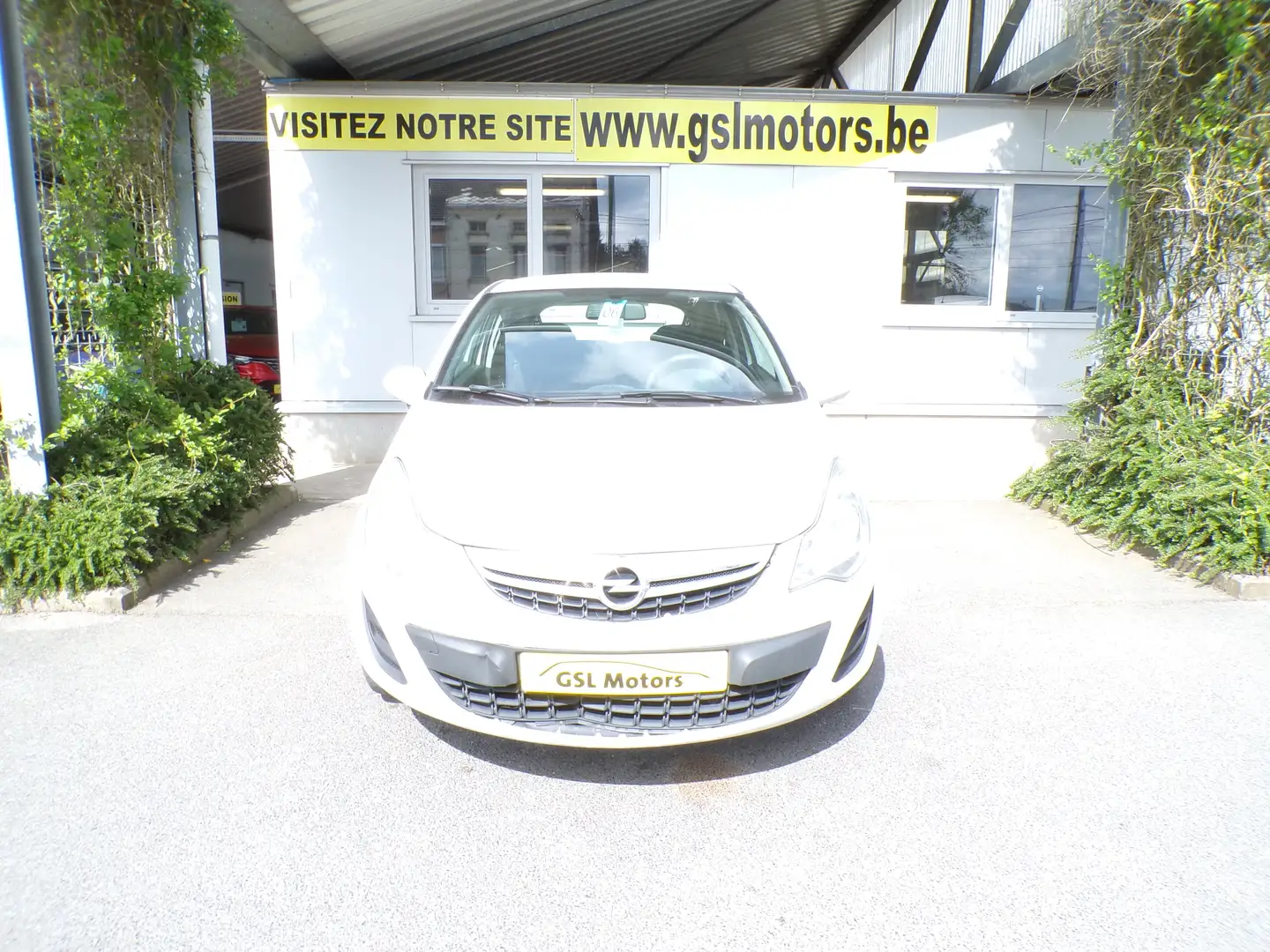 Opel Corsa 1.2i 86cv blanc  3 portes 09/11 102.946km Radio CD Blanc - 2