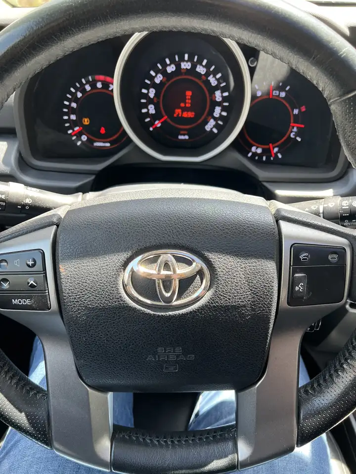 Toyota 4-Runner снимка Toyota 4-Runner