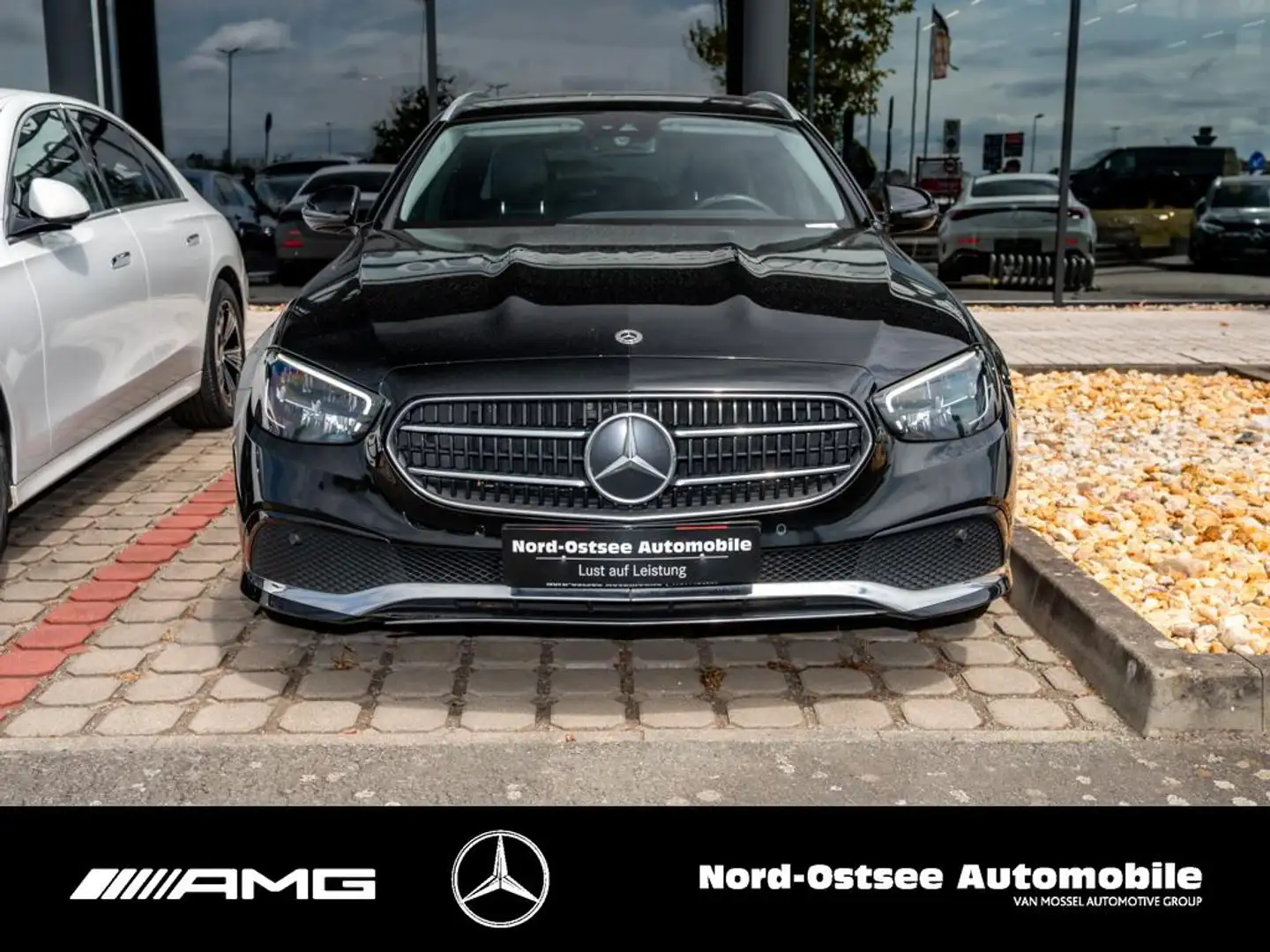 Mercedes-Benz E 200 d T AVANTGARDE AHK LED KAMERA TOTW. MBUX Schwarz - 2