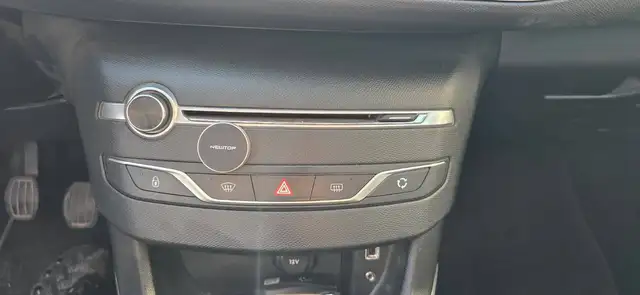 Peugeot 308 view 9