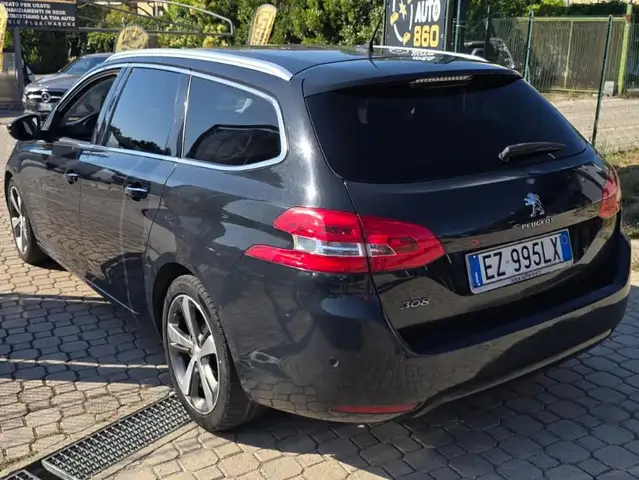 Peugeot 308 view 6
