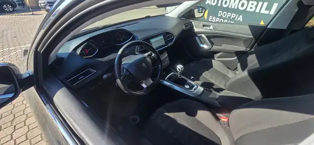 Peugeot 308 view 8