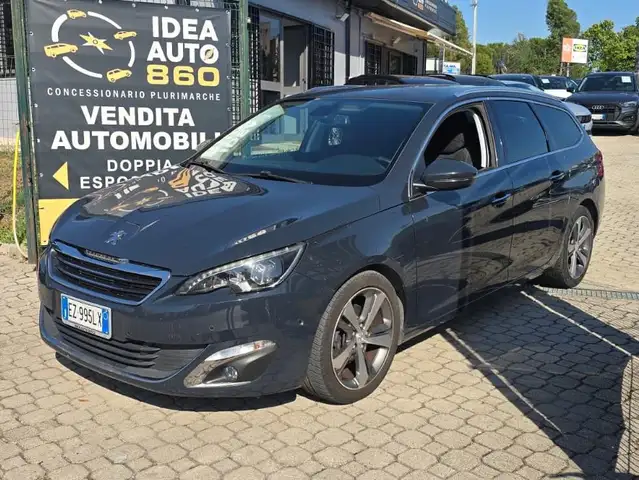 Peugeot 308 view 3