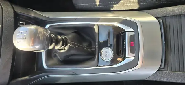 Peugeot 308 view 11