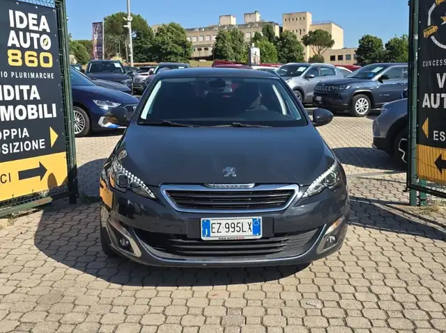 Peugeot 308 view 2