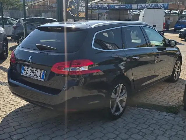 Peugeot 308 view 4