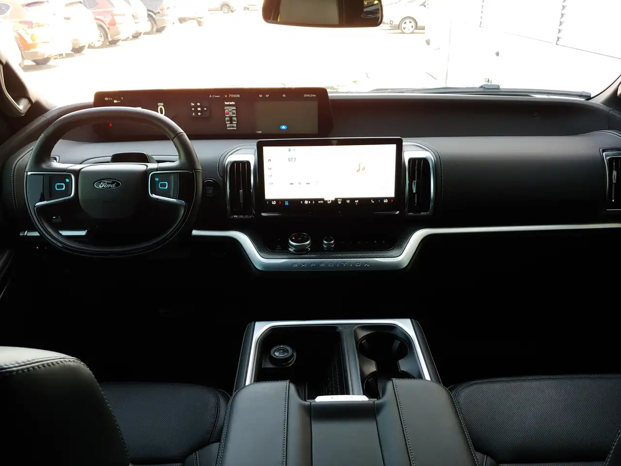 Ford Expedition снимка Ford Expedition