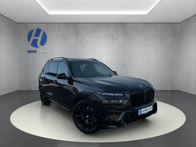 BMW X7 view 3