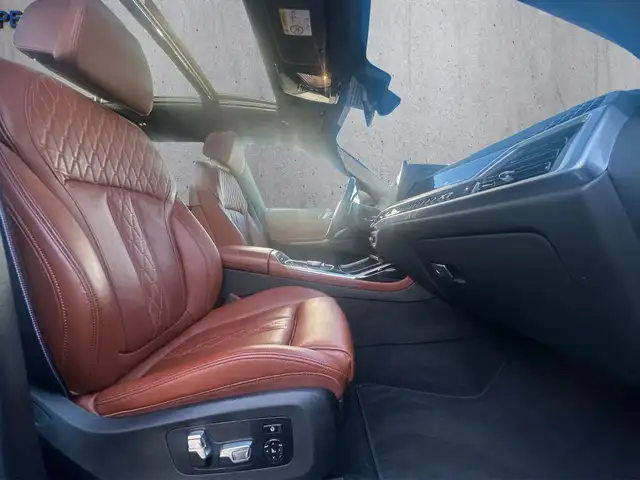 BMW X7 view 15