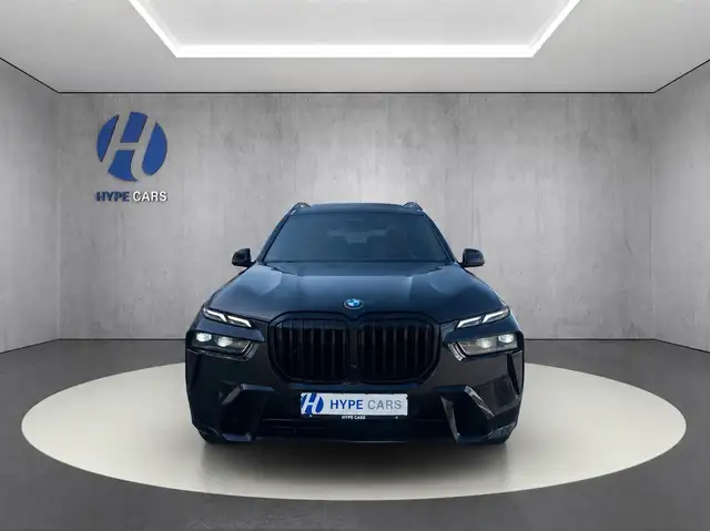 BMW X7 view 2