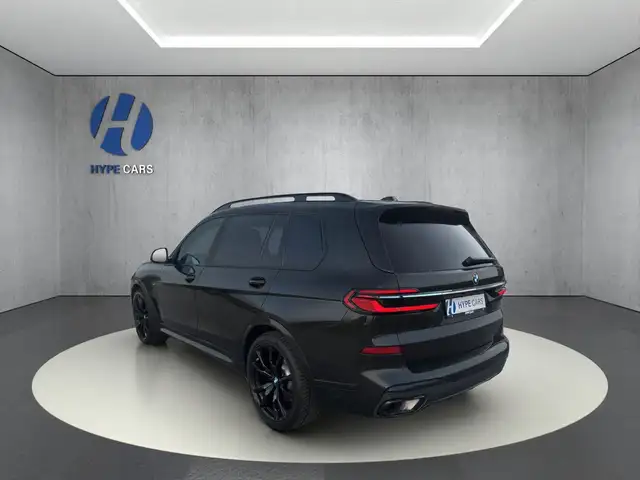 BMW X7 view 5
