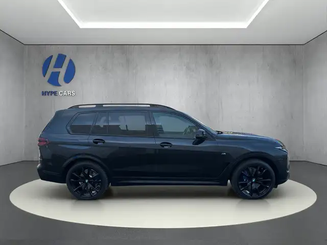 BMW X7 view 7
