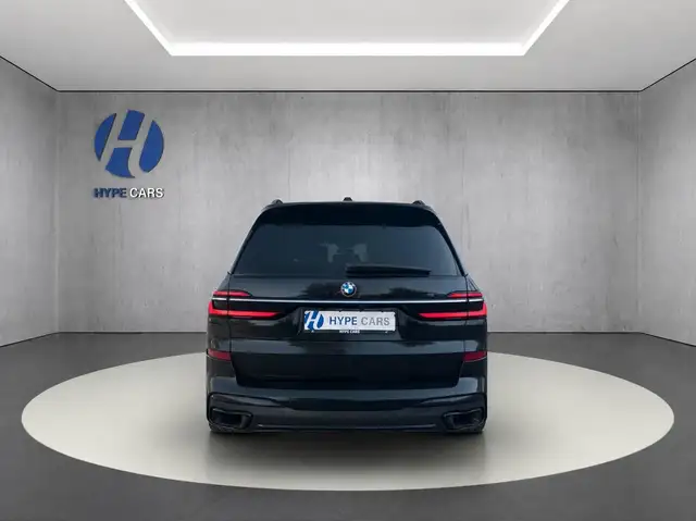 BMW X7 view 8