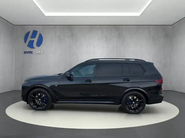 BMW X7 view 6