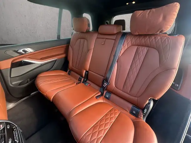 BMW X7 view 14