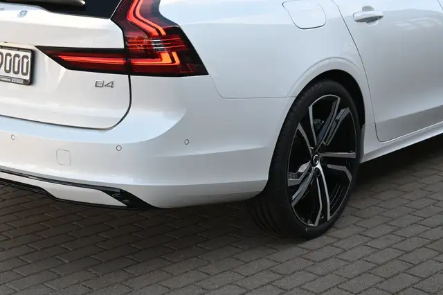 Volvo V90 view 5