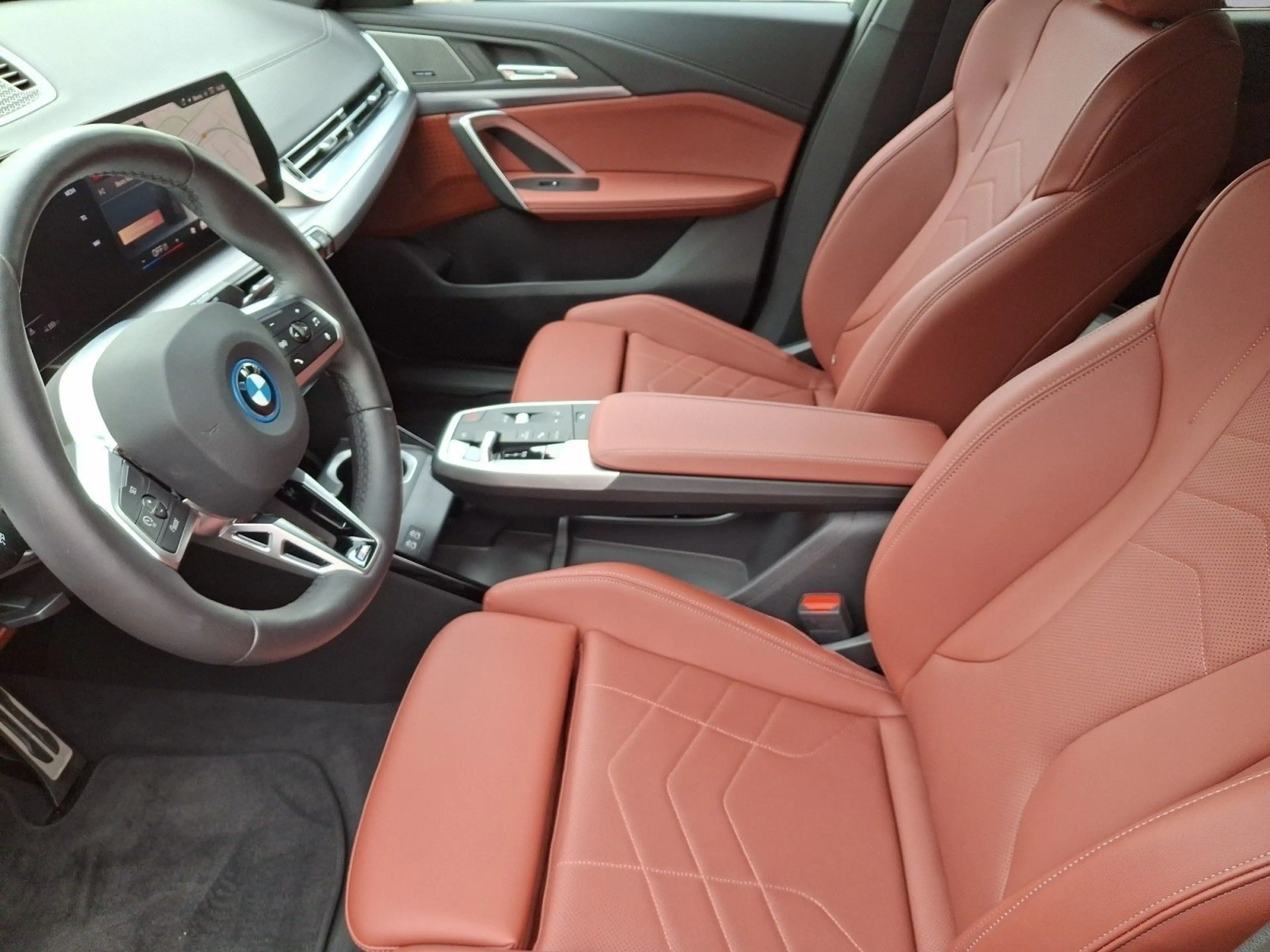 BMW iX2 ix2 xDrive30 M Sportpaket Head-Up AHK Sportsitze — photo 11